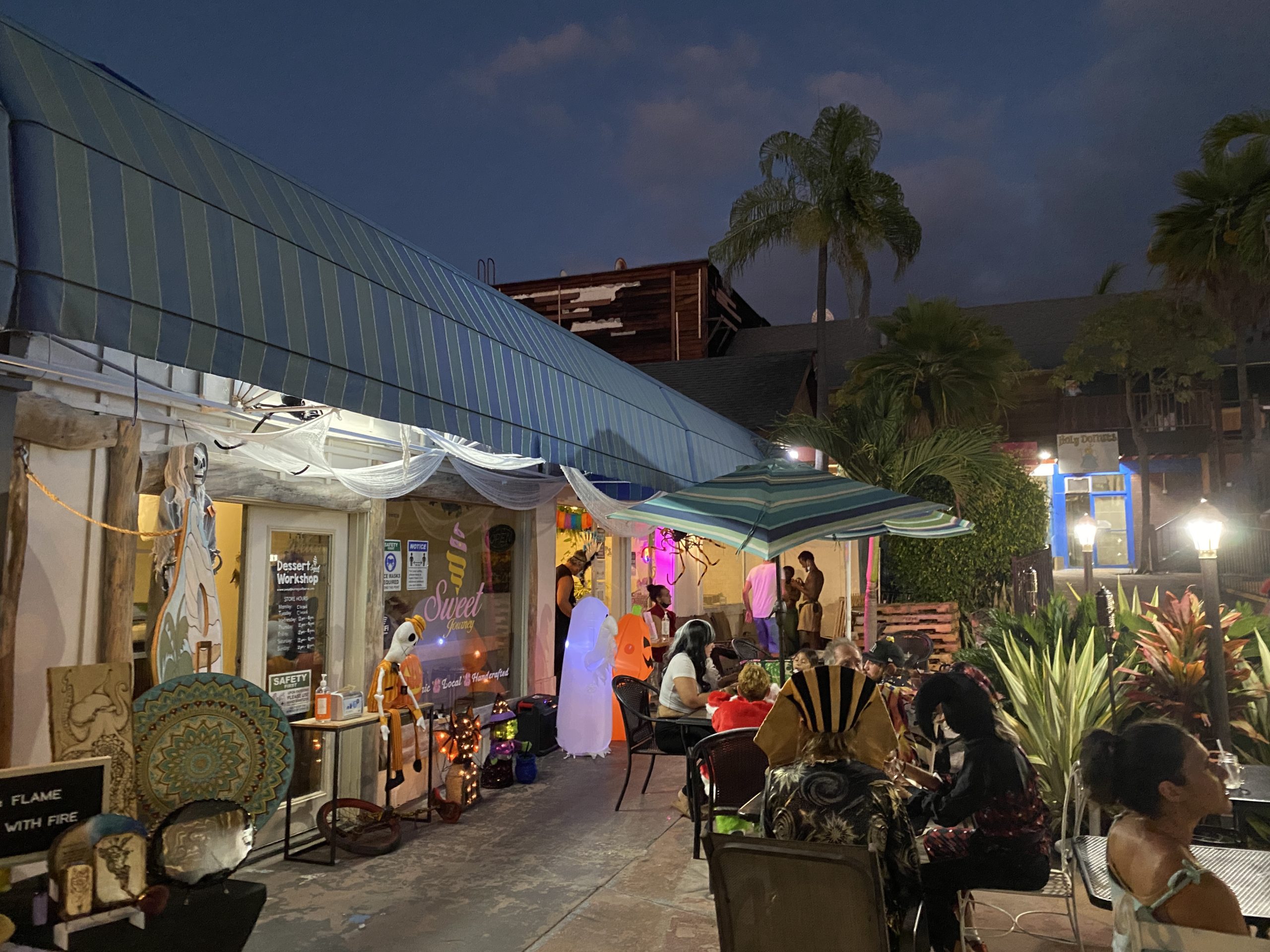 Read more about the article Outdoor Restaurants and Farmers Markets In West Hawaii